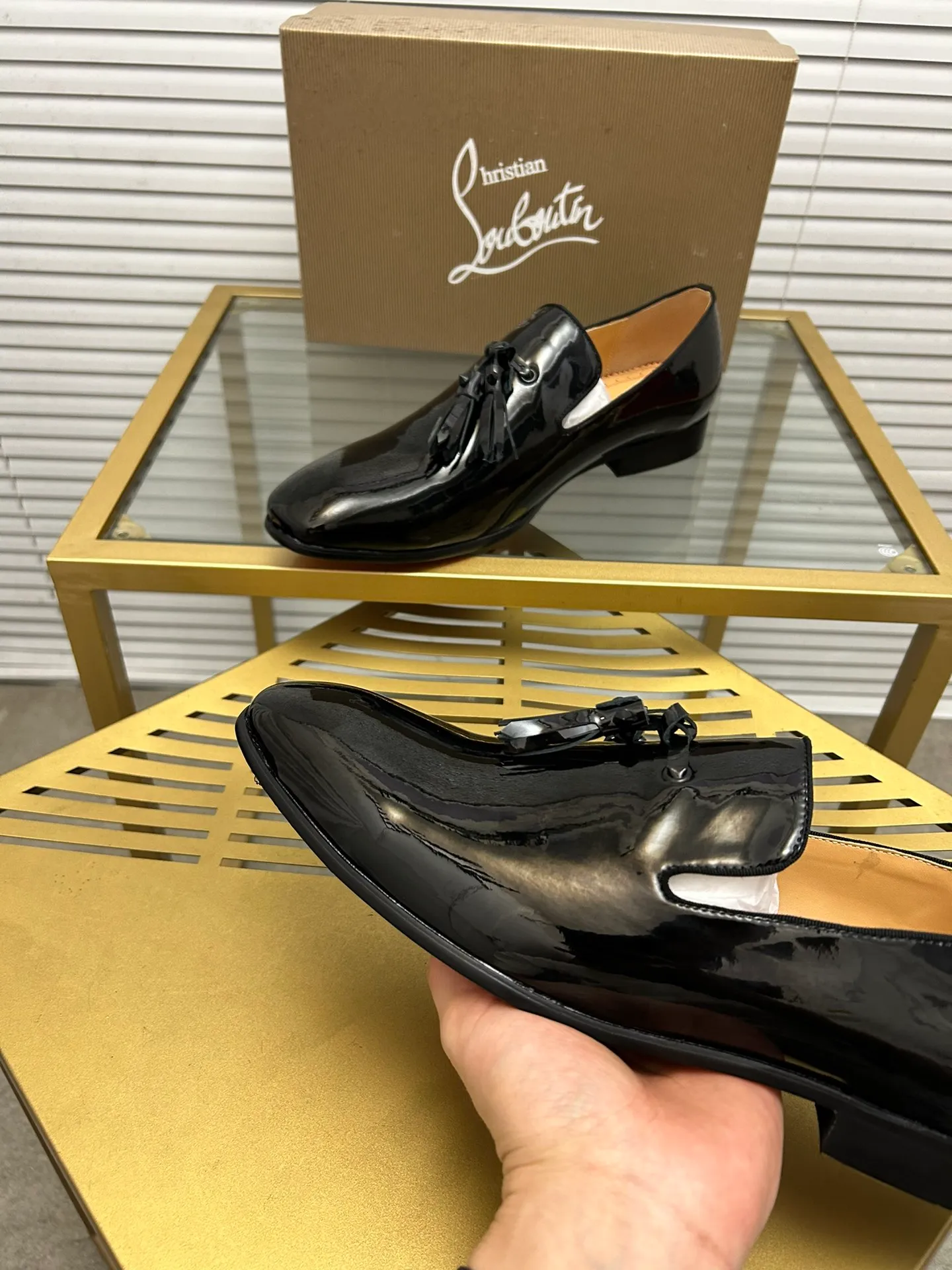 (Customized model) Ex-factory price is 500. christian louboutin (CL red sole shoes) counter series, casual sneakers for couples 📢 📢 📢 Exclusive hot style release 🎈🎈💪 Movable latex feet 👻 Finished outsole line [Proud] 😝Female 35-40# Male 38#-46, global supply😝 [Top version]: Original imported genuine leather upper, top original leather lining, original molded TPU outsole, original 1:1 detail processing, original shoe last,
